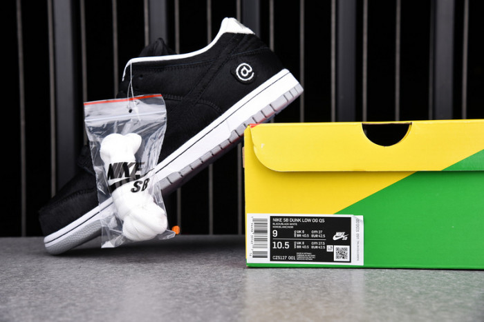 nike sb dunk low medicom toy (2020) - cz5127-001