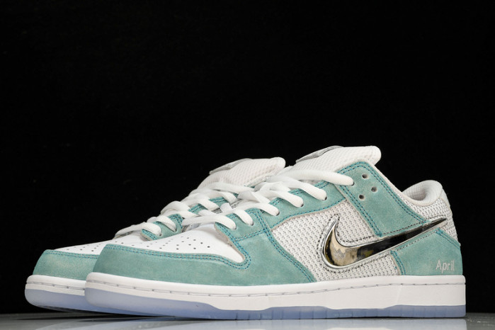 april skkateboards x nk sb dunk low fd2562-400
